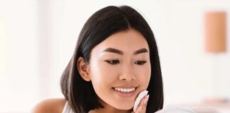 Água micelar DIY: a maneira natural de limpar a pele sem produtos químicos